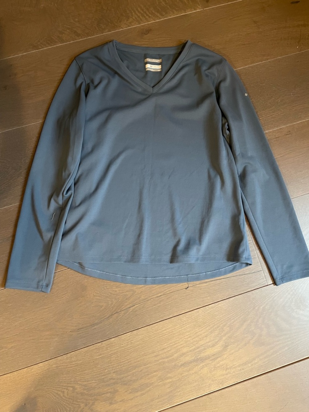 Columbia Omni-Shade V-Neck Performance Top in Slate Blue